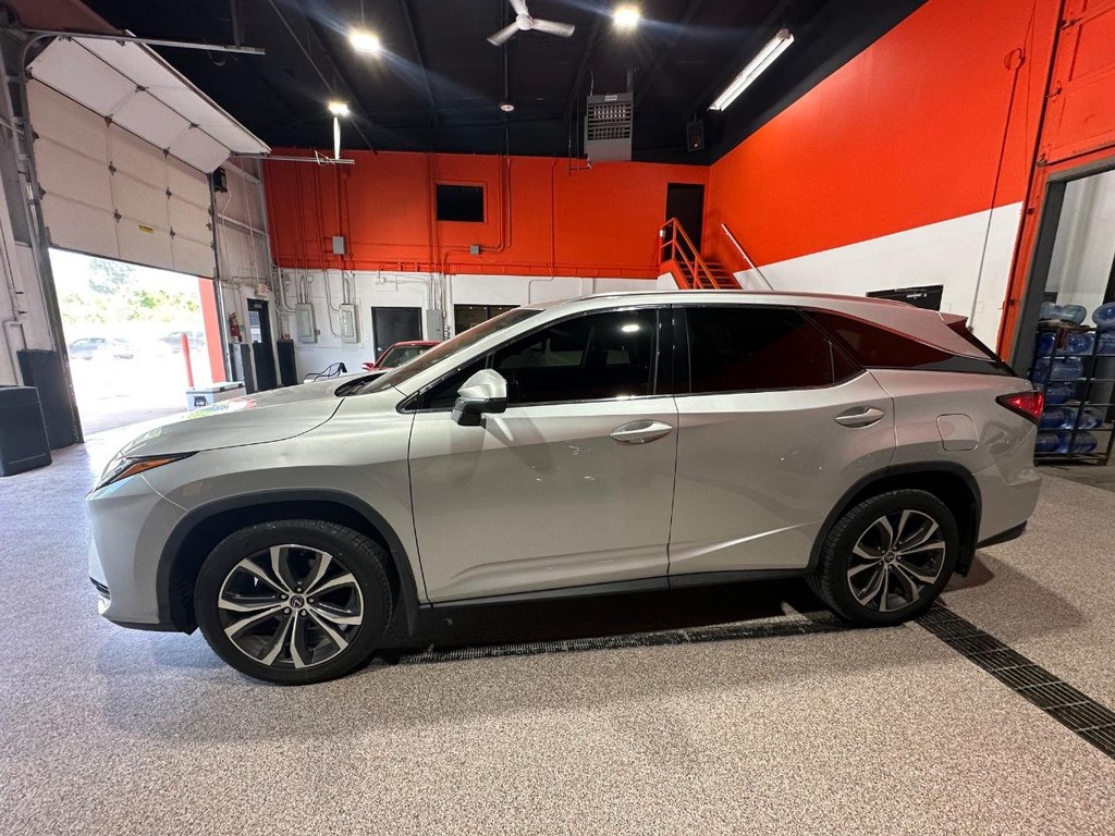 Lexus RX Vehicle Full-screen Gallery Image 6