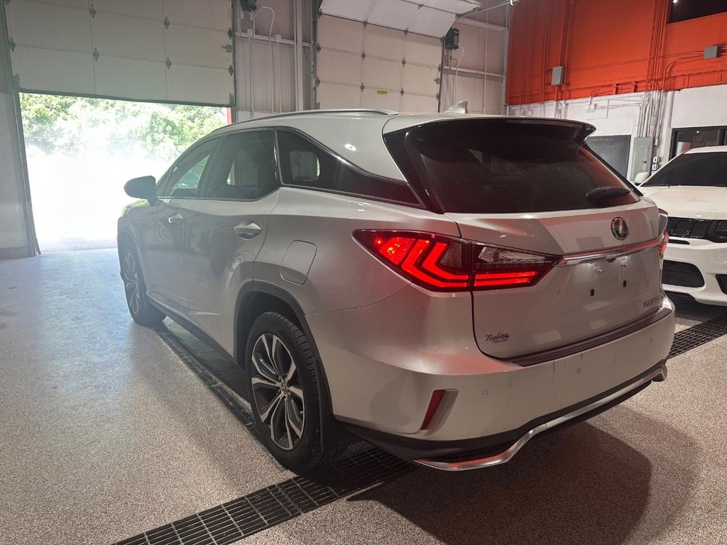 Lexus RX Vehicle Full-screen Gallery Image 7