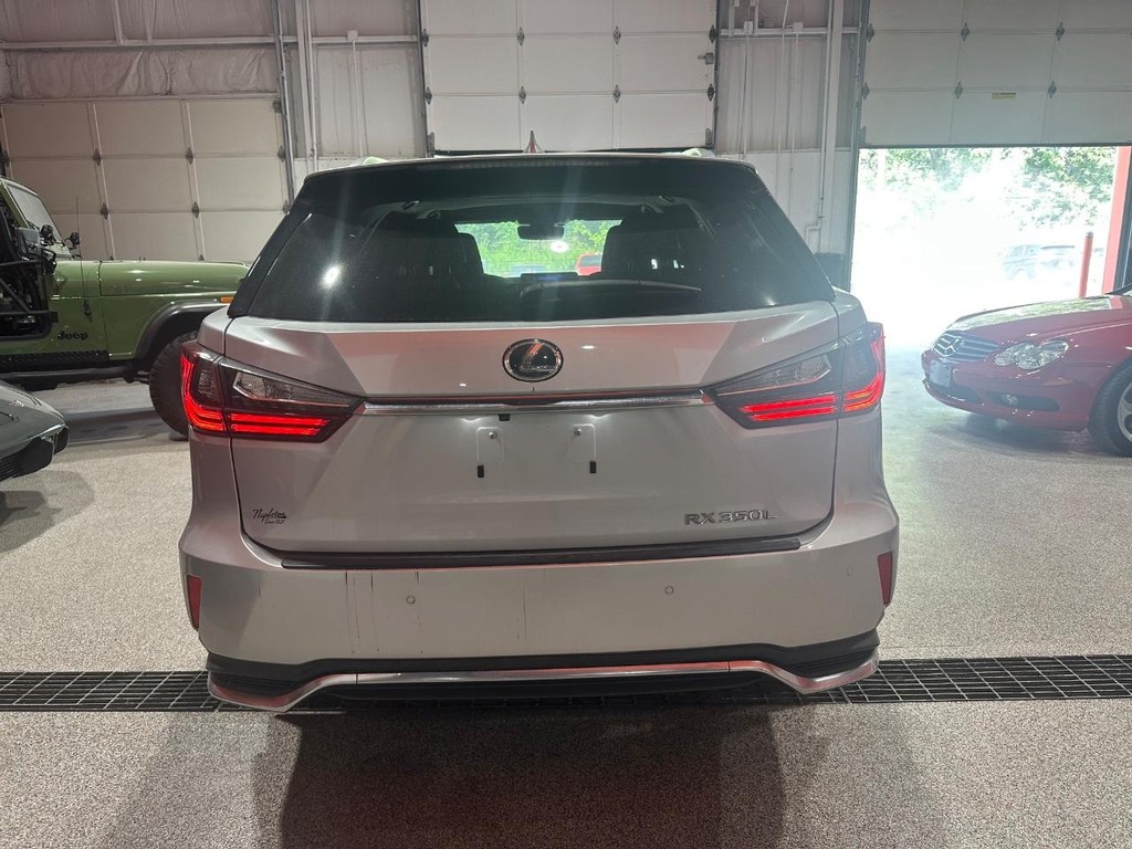 Lexus RX Vehicle Full-screen Gallery Image 8