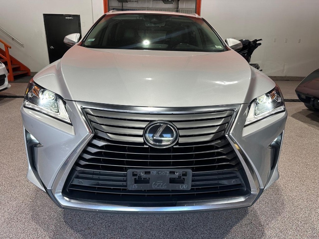 Lexus RX Vehicle Full-screen Gallery Image 9