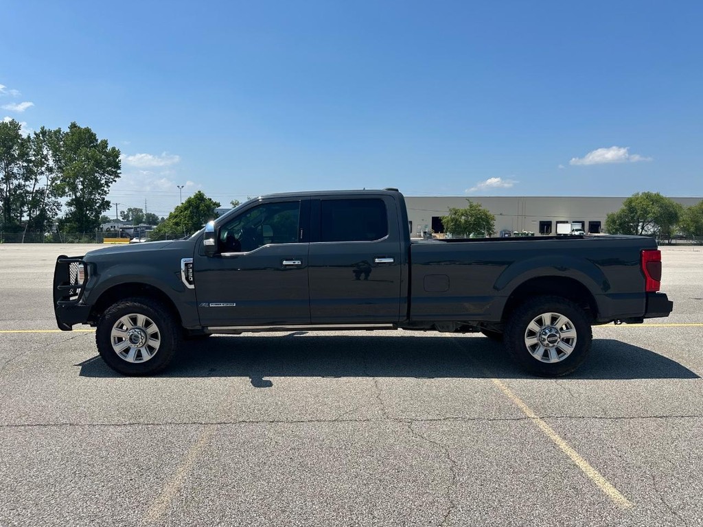 Ford Super Duty F-350 SRW Vehicle Full-screen Gallery Image 6