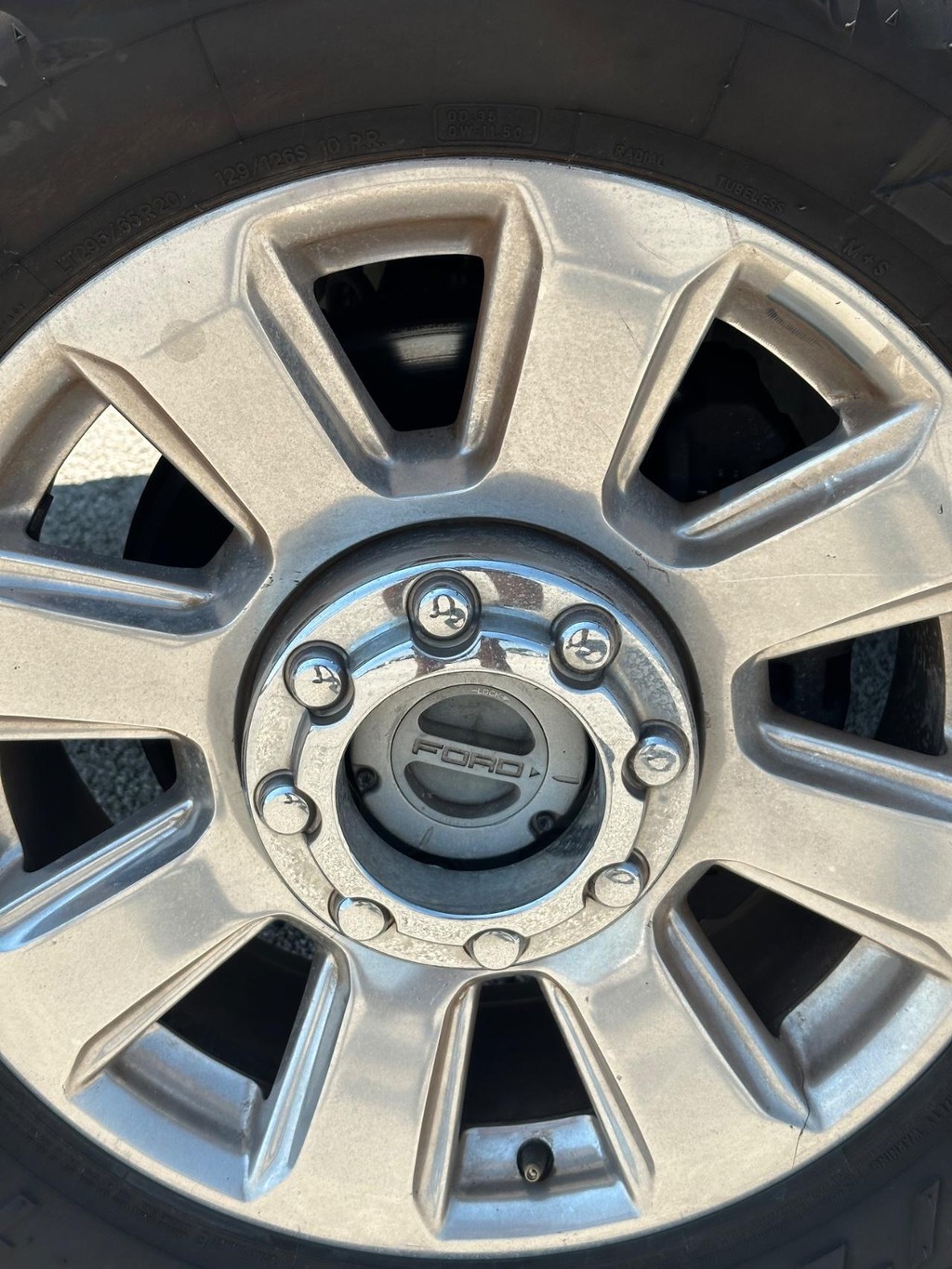 Ford Super Duty F-350 SRW Vehicle Full-screen Gallery Image 8