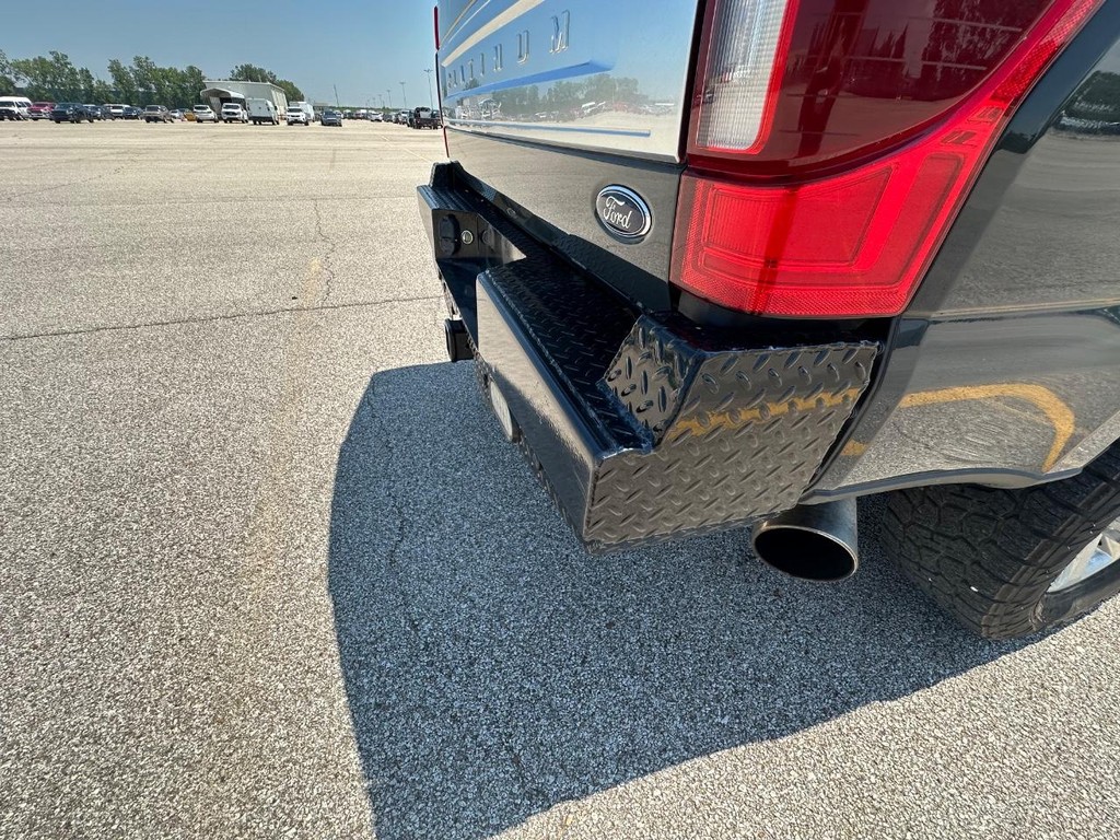 Ford Super Duty F-350 SRW Vehicle Full-screen Gallery Image 18