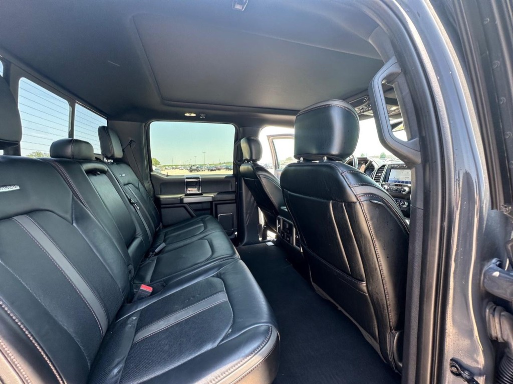 Ford Super Duty F-350 SRW Vehicle Full-screen Gallery Image 20
