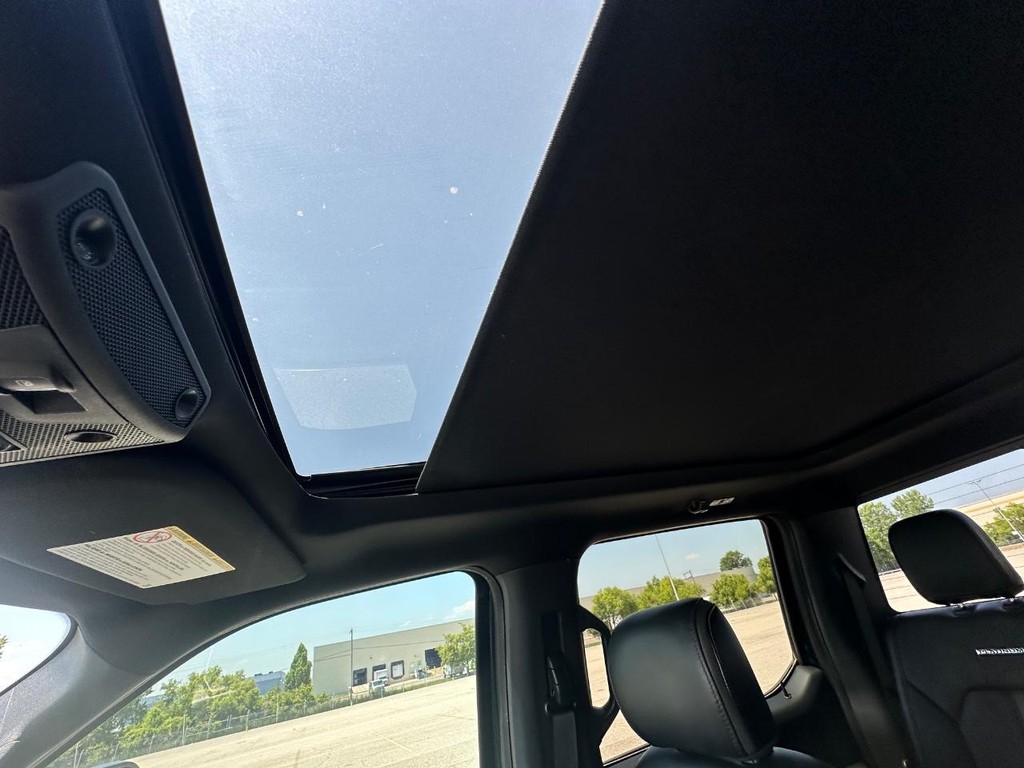 Ford Super Duty F-350 SRW Vehicle Full-screen Gallery Image 23
