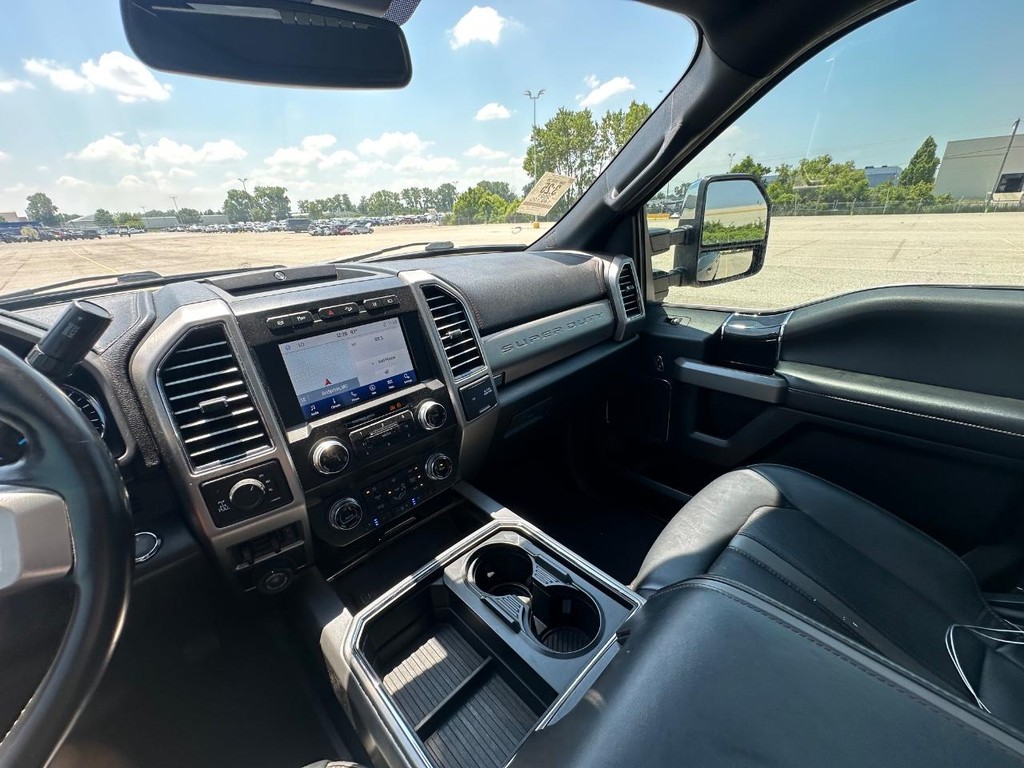 Ford Super Duty F-350 SRW Vehicle Full-screen Gallery Image 26