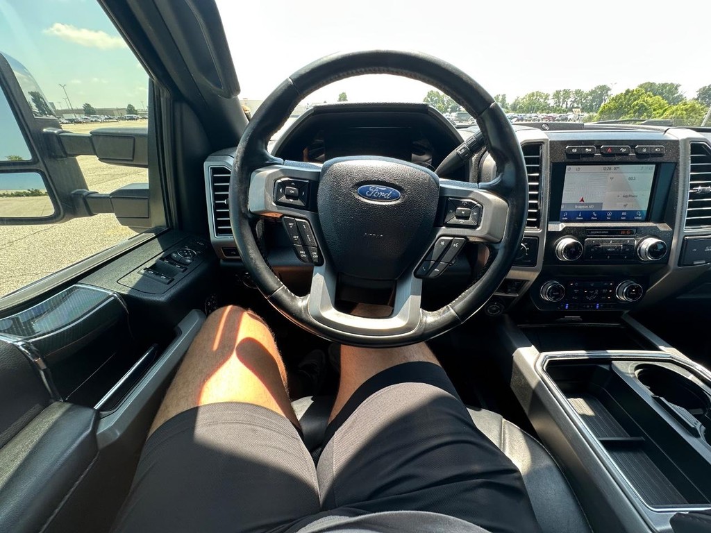 Ford Super Duty F-350 SRW Vehicle Full-screen Gallery Image 28