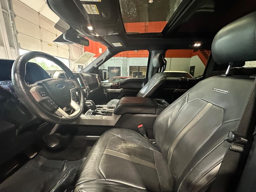 Ford F-150 Vehicle Full-screen Gallery Image 13
