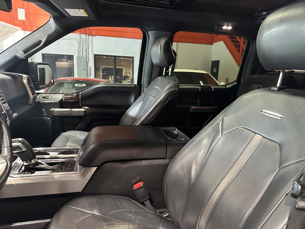 Ford F-150 Vehicle Full-screen Gallery Image 14