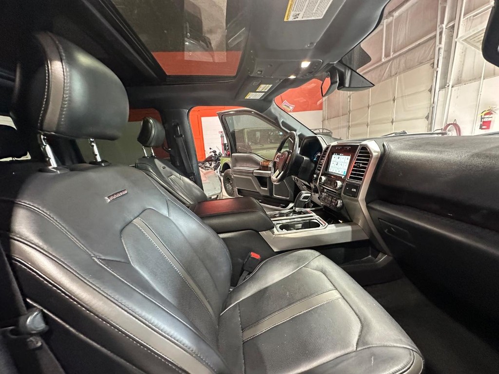 Ford F-150 Vehicle Full-screen Gallery Image 16