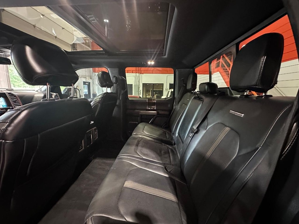 Ford F-150 Vehicle Full-screen Gallery Image 18