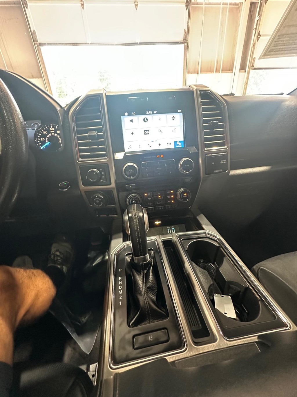 Ford F-150 Vehicle Full-screen Gallery Image 19