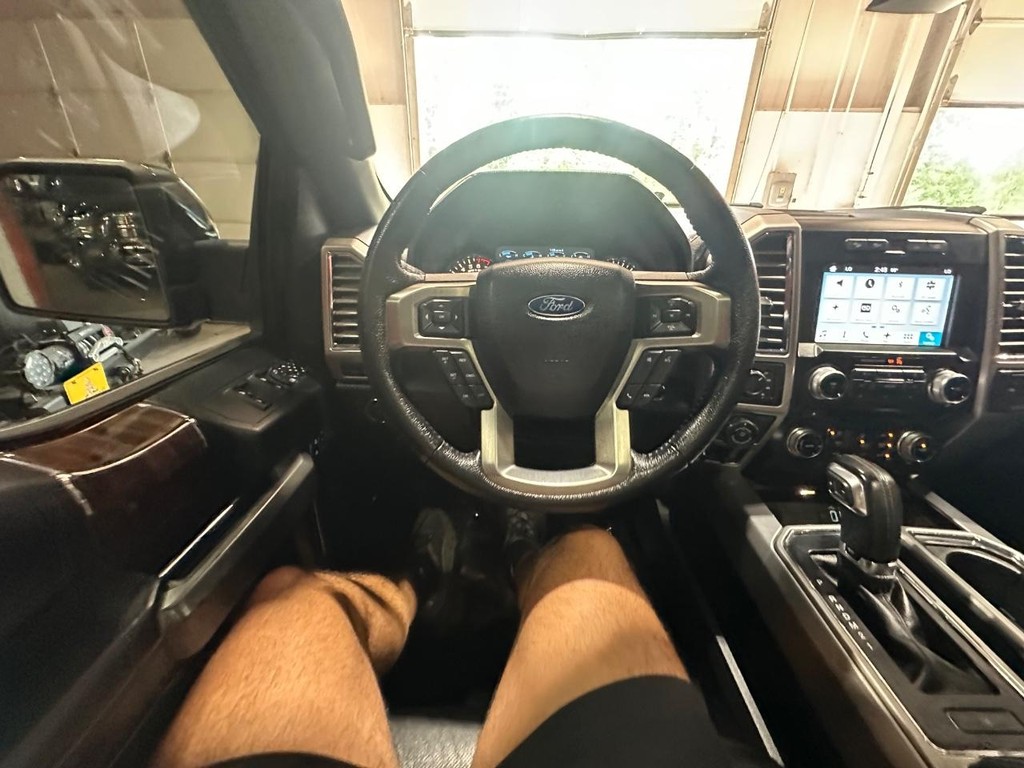 Ford F-150 Vehicle Full-screen Gallery Image 24