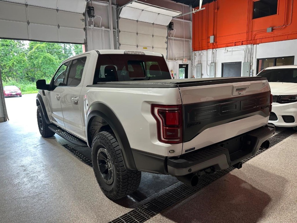 Ford F-150 Vehicle Full-screen Gallery Image 4