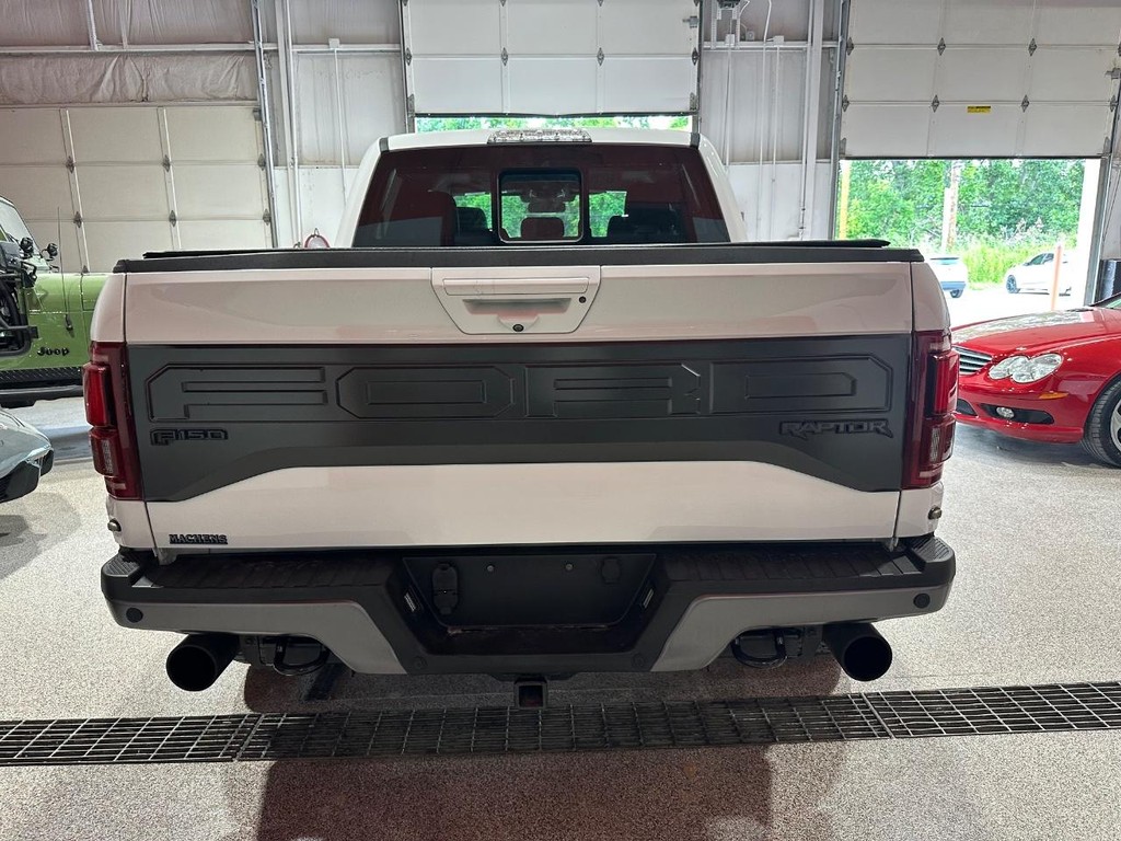 Ford F-150 Vehicle Full-screen Gallery Image 5
