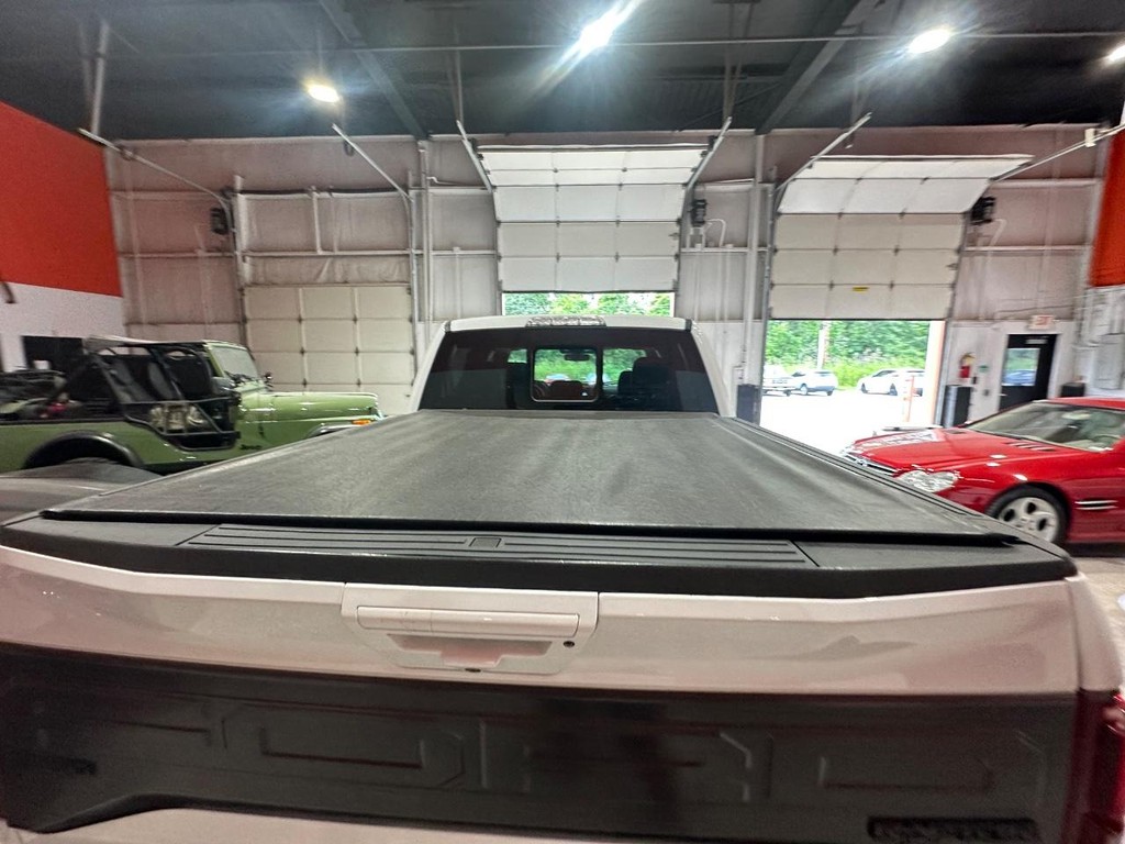 Ford F-150 Vehicle Full-screen Gallery Image 6