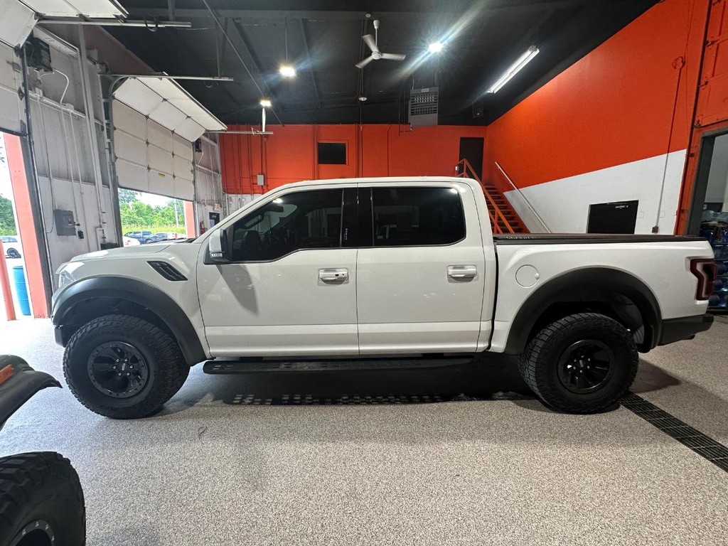Ford F-150 Vehicle Full-screen Gallery Image 9