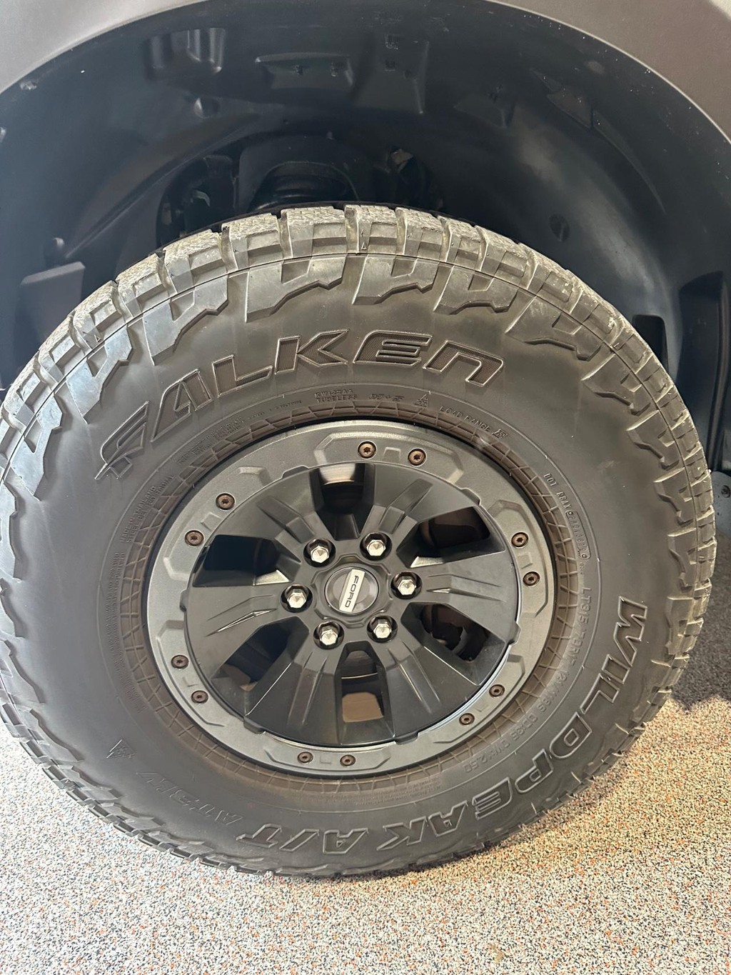 Ford F-150 Vehicle Full-screen Gallery Image 11