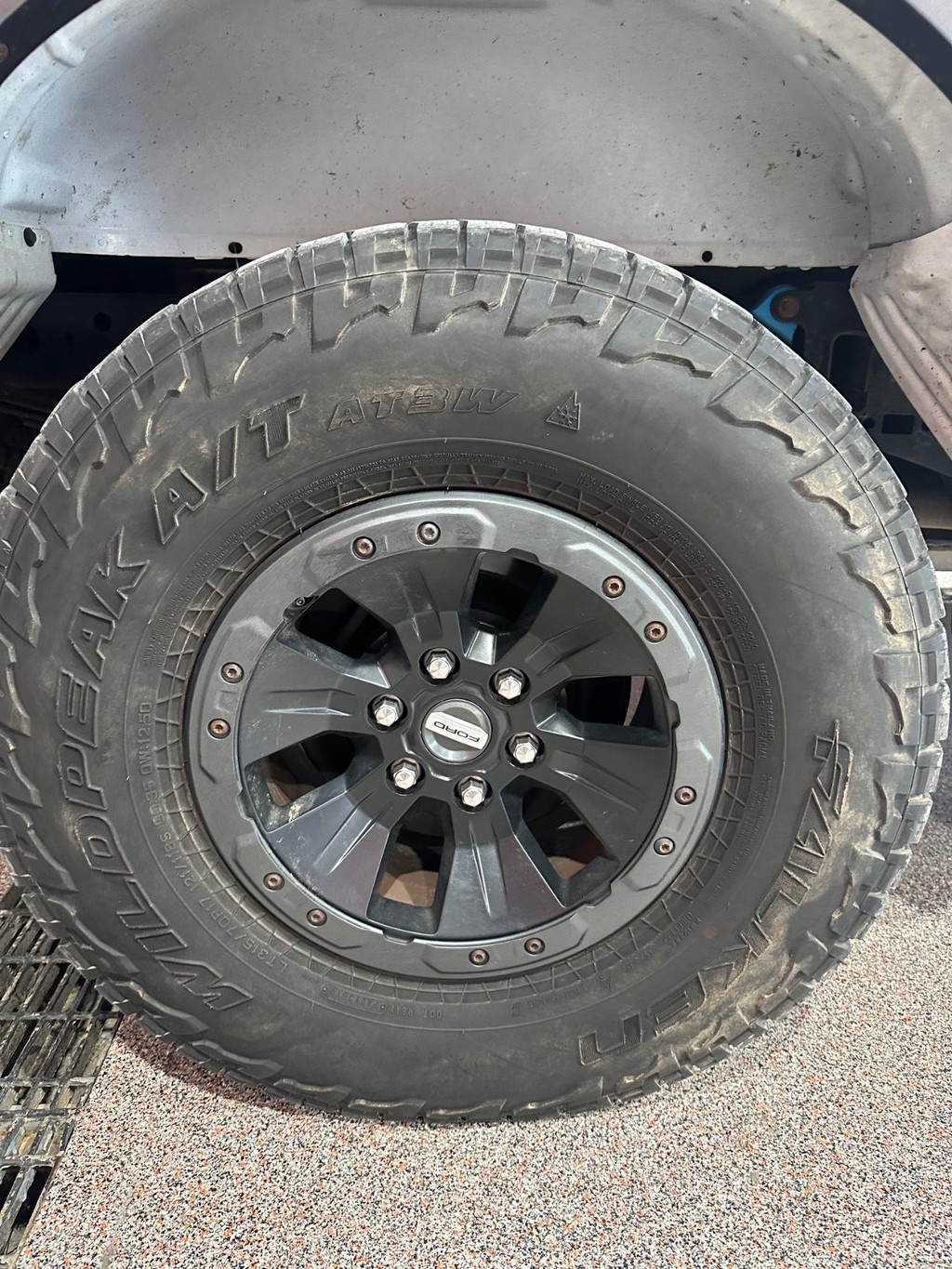 Ford F-150 Vehicle Full-screen Gallery Image 12
