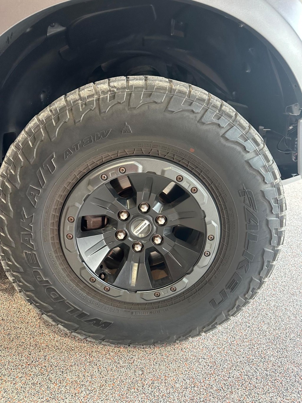 Ford F-150 Vehicle Full-screen Gallery Image 13