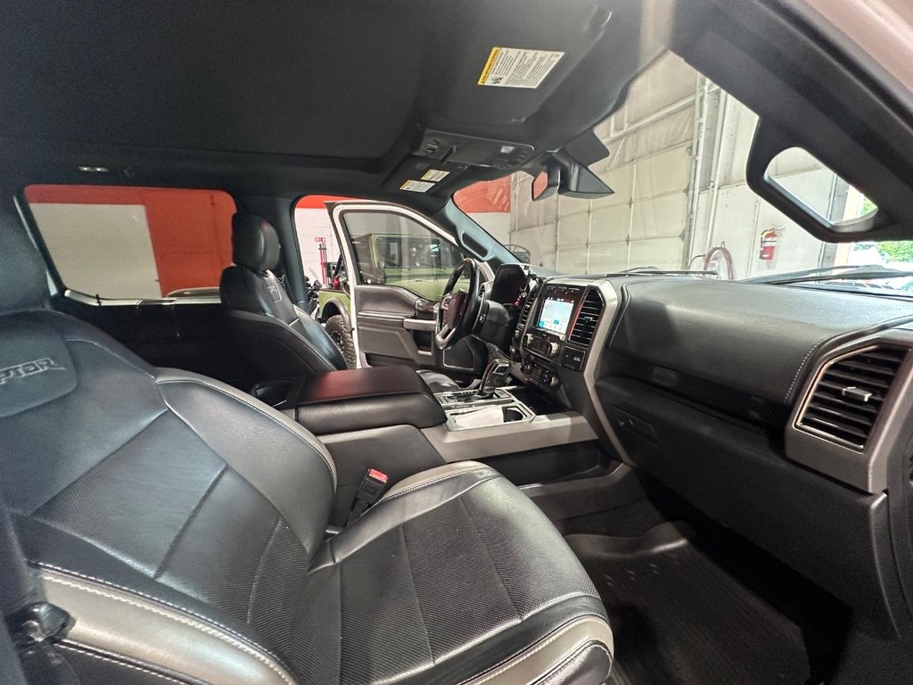 Ford F-150 Vehicle Full-screen Gallery Image 15