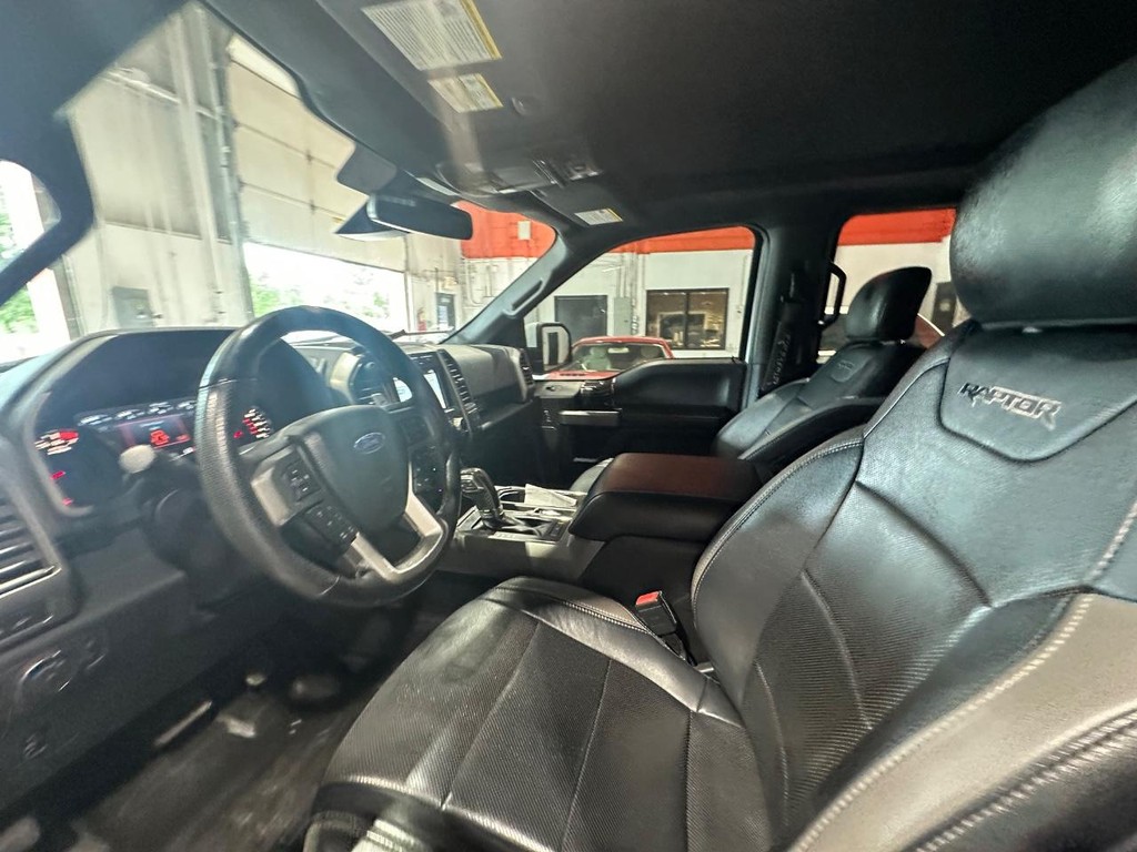 Ford F-150 Vehicle Full-screen Gallery Image 19