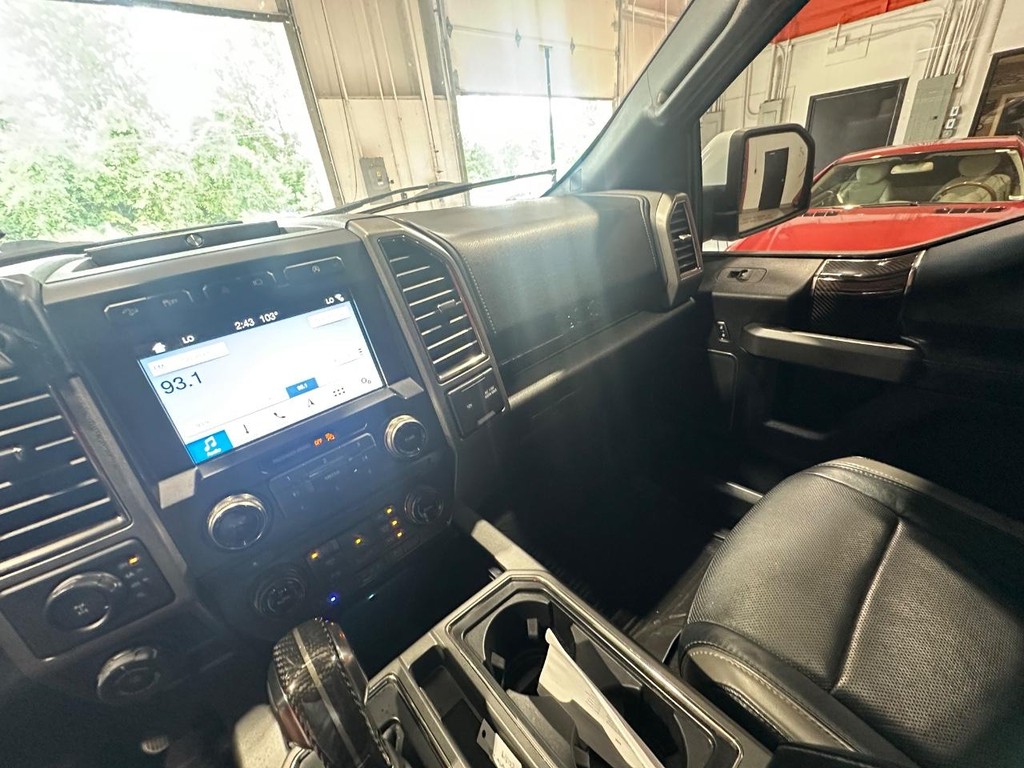 Ford F-150 Vehicle Full-screen Gallery Image 21