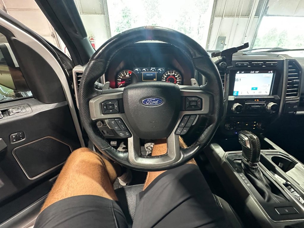 Ford F-150 Vehicle Full-screen Gallery Image 23