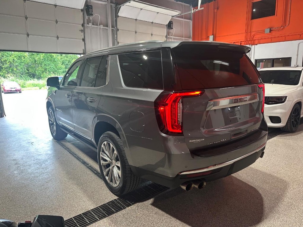 GMC Yukon Vehicle Full-screen Gallery Image 3