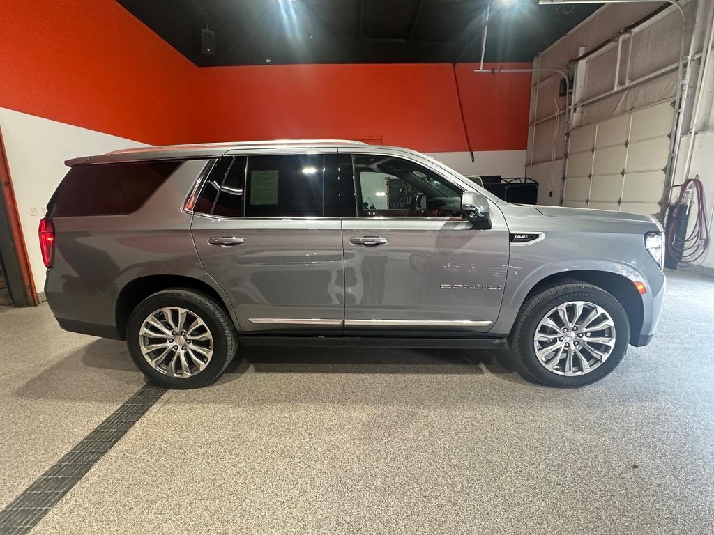 GMC Yukon Vehicle Full-screen Gallery Image 6