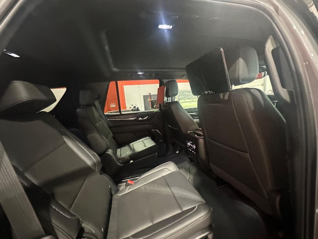 GMC Yukon Vehicle Full-screen Gallery Image 7