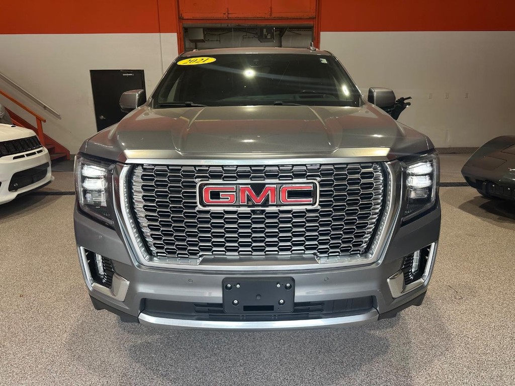 GMC Yukon Vehicle Full-screen Gallery Image 10