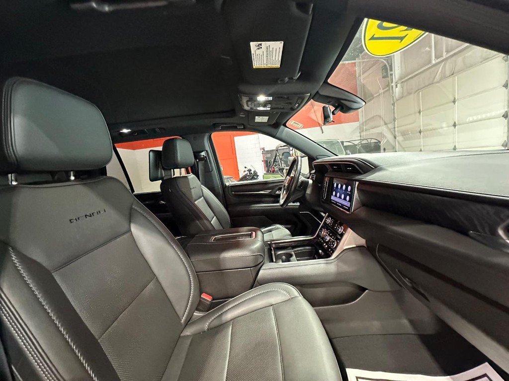 GMC Yukon Vehicle Full-screen Gallery Image 14