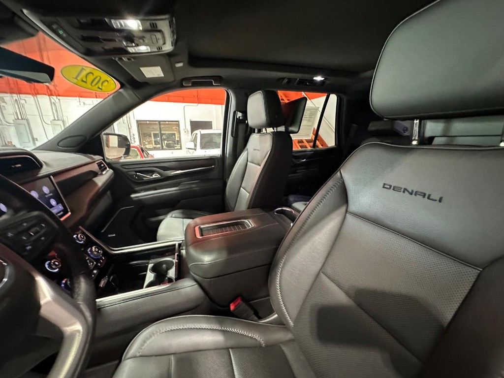 GMC Yukon Vehicle Full-screen Gallery Image 17