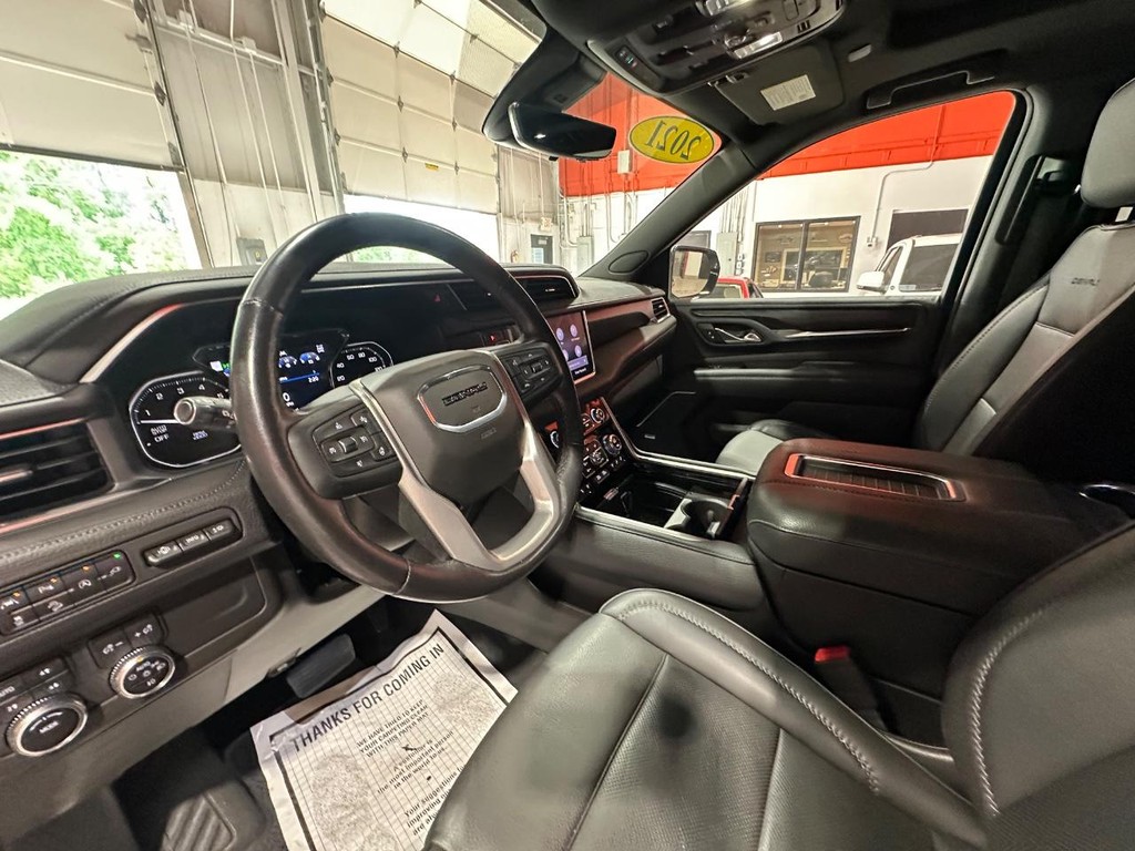 GMC Yukon Vehicle Full-screen Gallery Image 18
