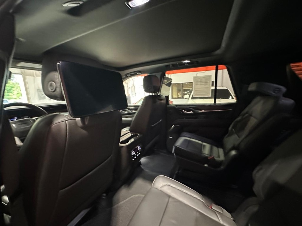 GMC Yukon Vehicle Full-screen Gallery Image 19