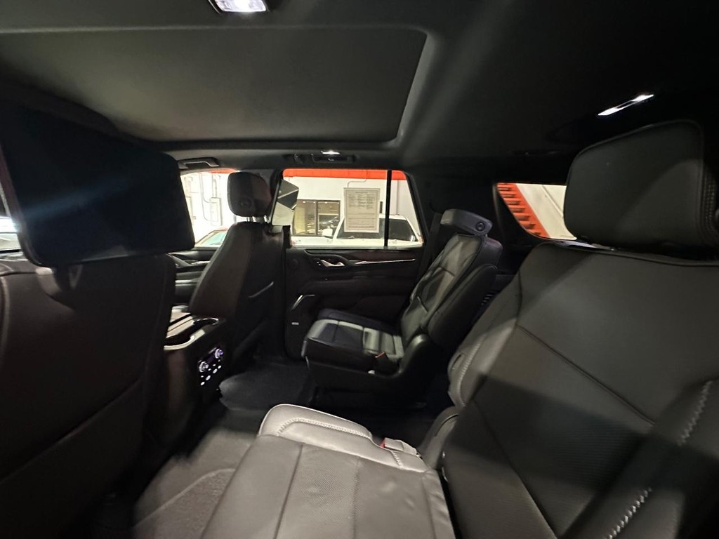 GMC Yukon Vehicle Full-screen Gallery Image 21