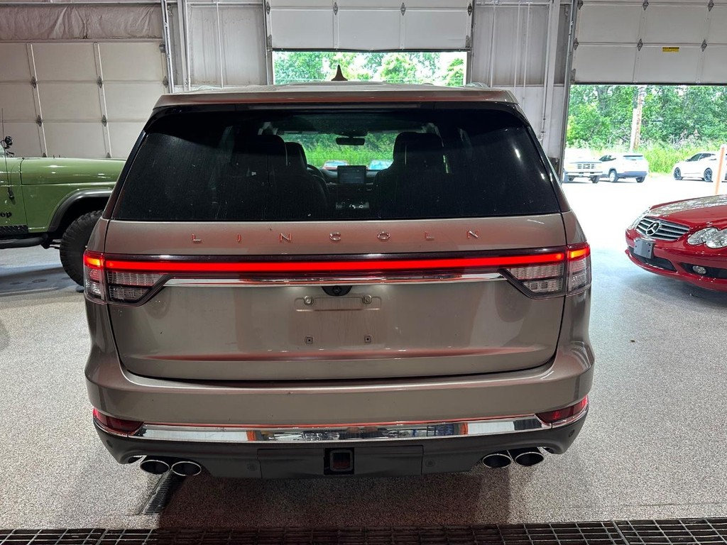 Lincoln Aviator Vehicle Full-screen Gallery Image 6