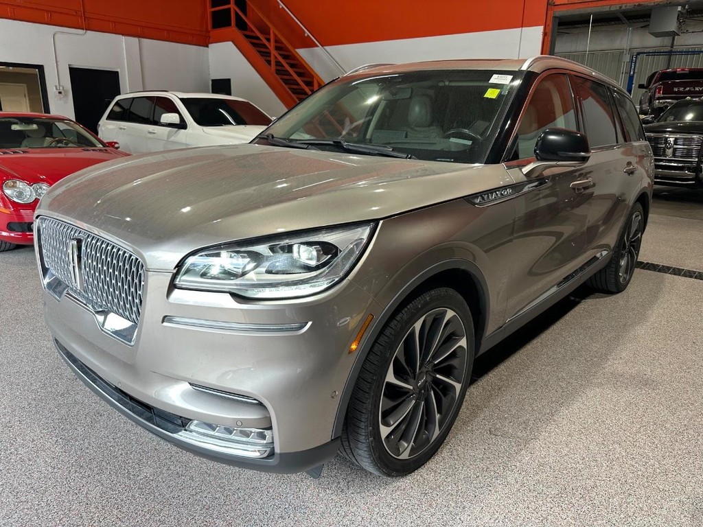Lincoln Aviator Vehicle Full-screen Gallery Image 9