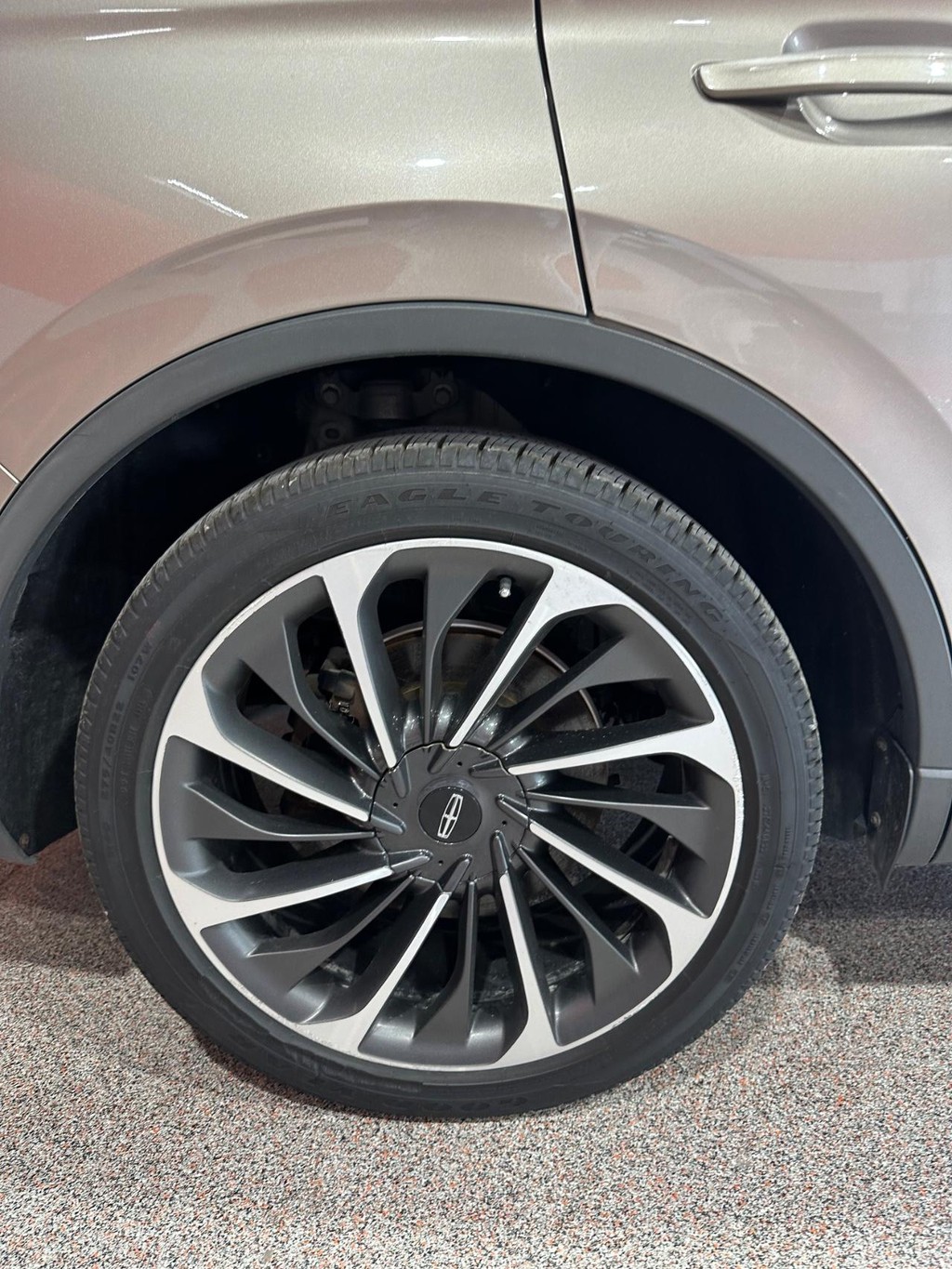 Lincoln Aviator Vehicle Full-screen Gallery Image 22