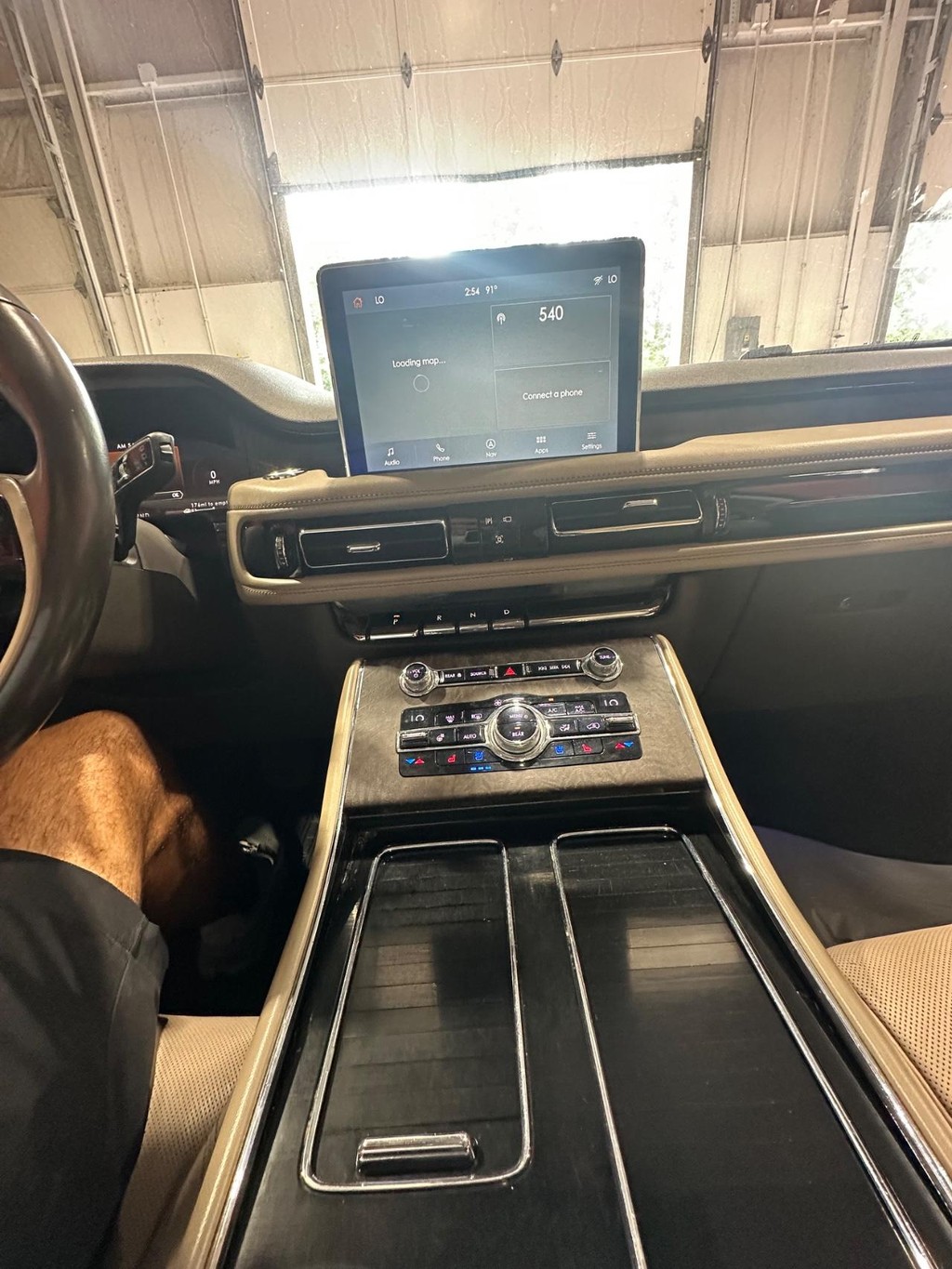 Lincoln Aviator Vehicle Full-screen Gallery Image 24