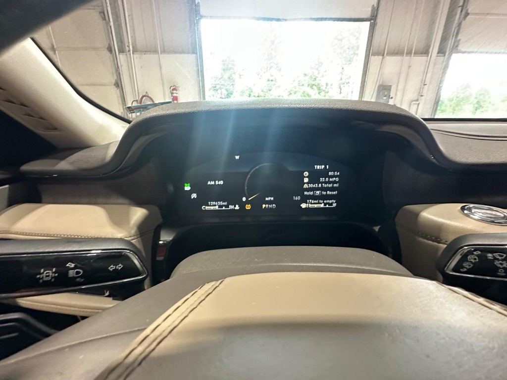 Lincoln Aviator Vehicle Full-screen Gallery Image 26
