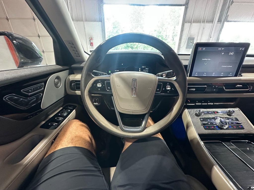 Lincoln Aviator Vehicle Full-screen Gallery Image 27