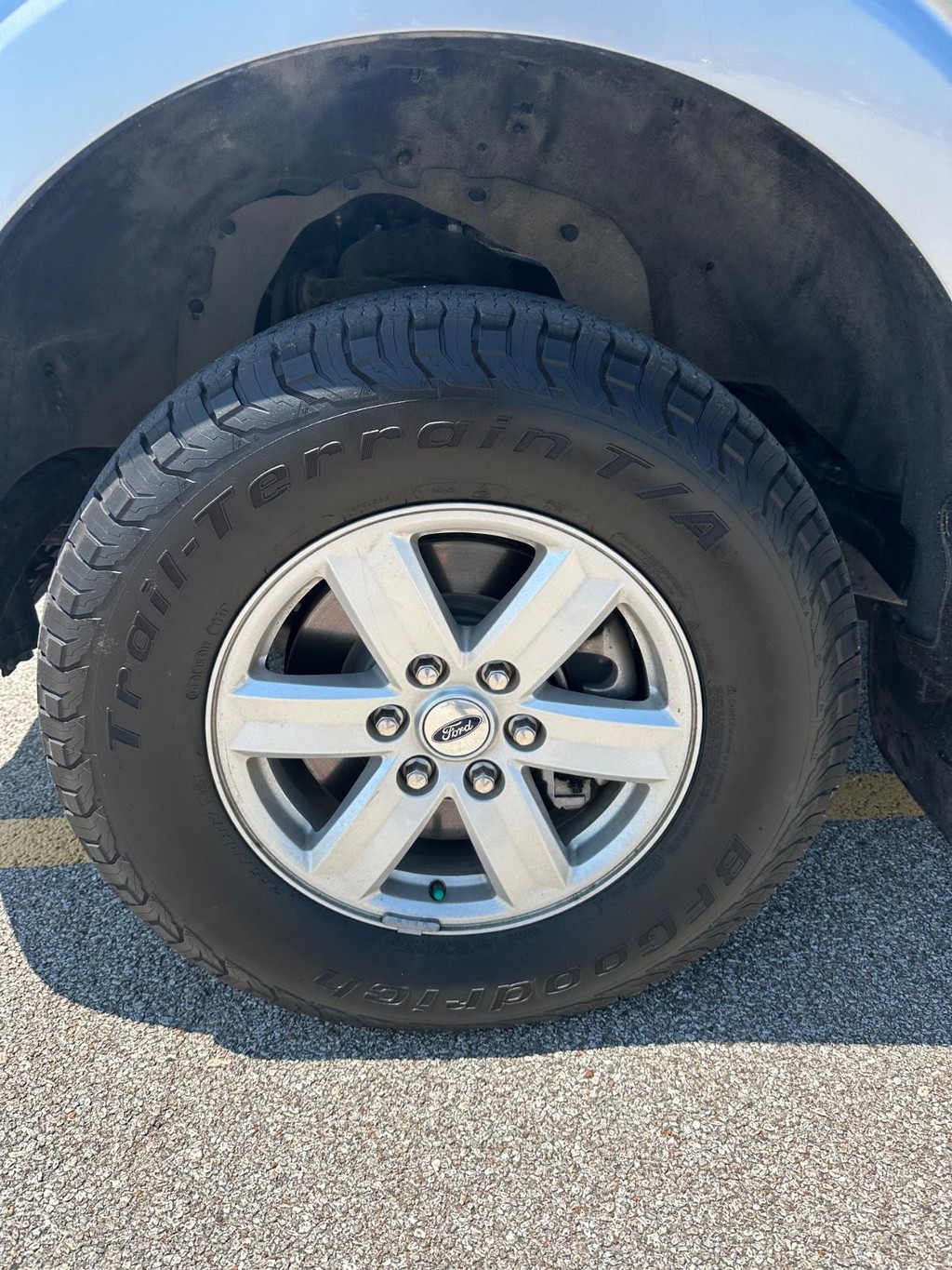 Ford F-150 Vehicle Full-screen Gallery Image 11