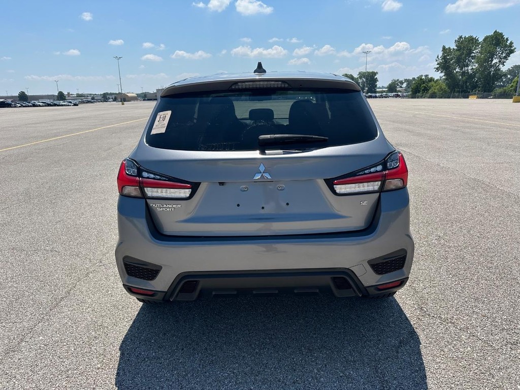 Mitsubishi Outlander Sport Vehicle Full-screen Gallery Image 2