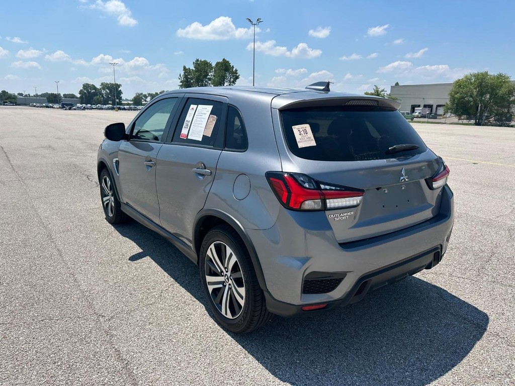 Mitsubishi Outlander Sport Vehicle Full-screen Gallery Image 7