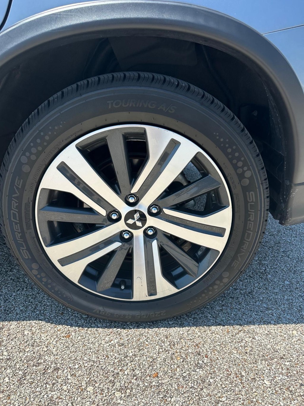 Mitsubishi Outlander Sport Vehicle Full-screen Gallery Image 8