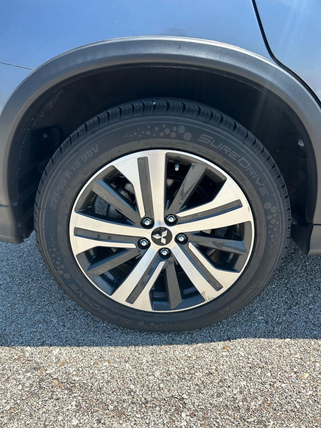 Mitsubishi Outlander Sport Vehicle Full-screen Gallery Image 11