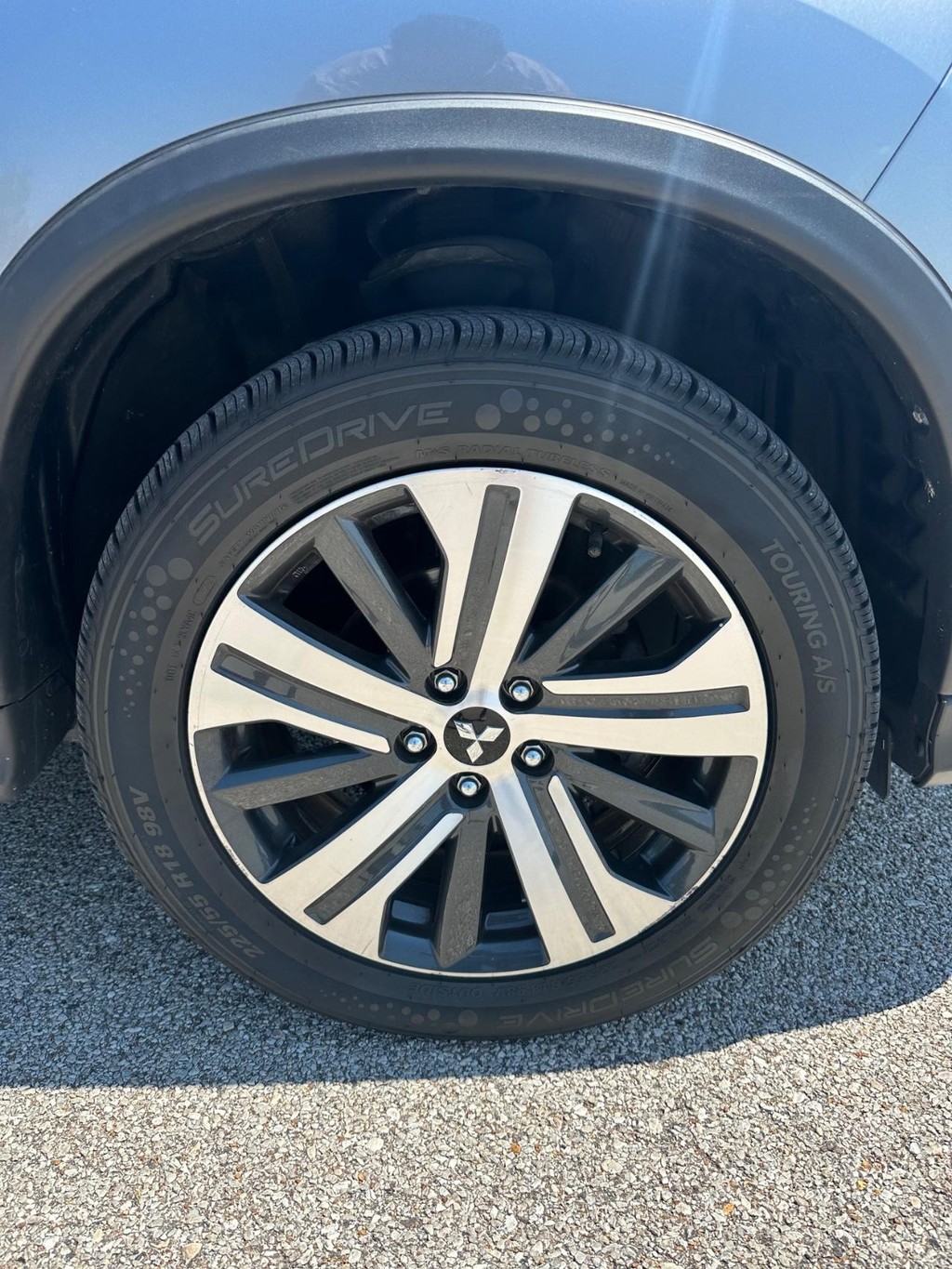 Mitsubishi Outlander Sport Vehicle Full-screen Gallery Image 16