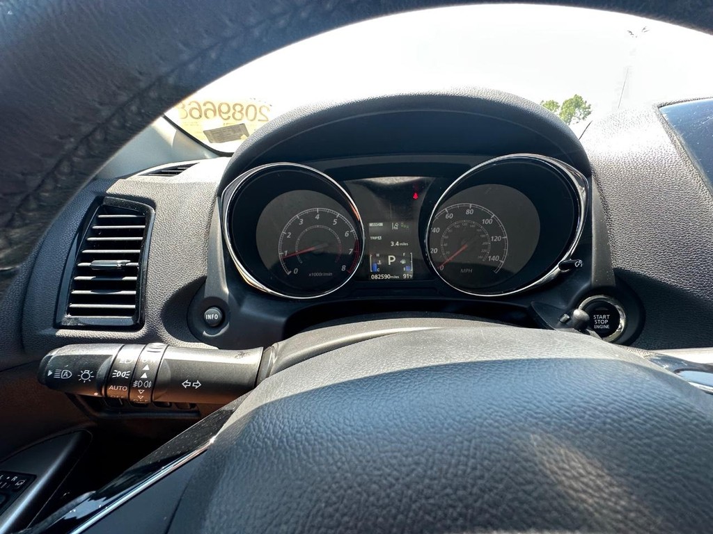 Mitsubishi Outlander Sport Vehicle Full-screen Gallery Image 17